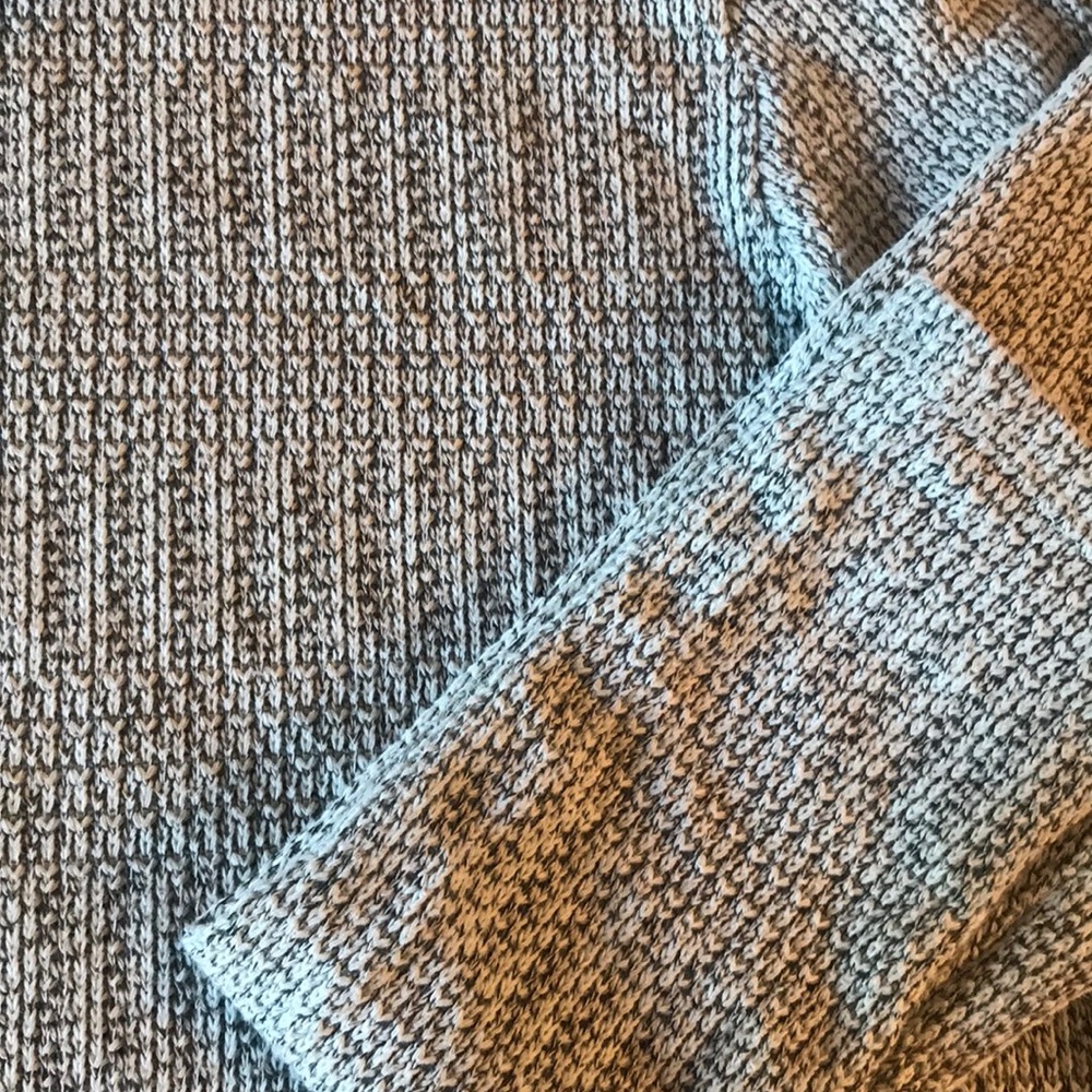 Light weight cropped sweater - Picture 2 of 3